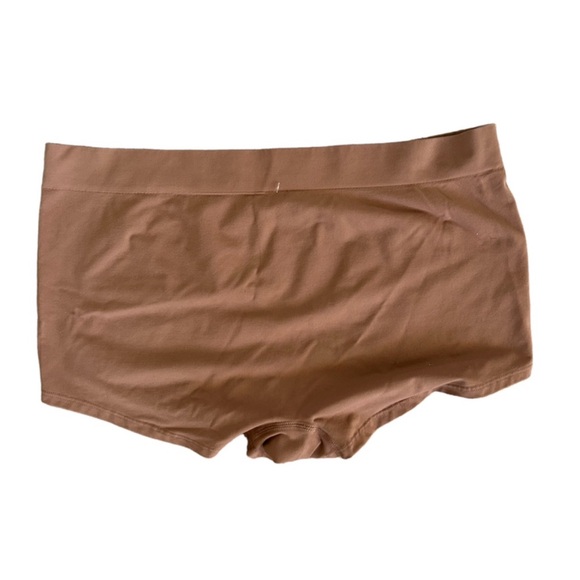 NWT SKIMS soft smoothing seamless boy short - Picture 7 of 8